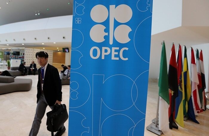 Giá dầu tăng vẫn không đủ sức thuyết phục OPEC ngừng cắt giảm sản lượng?