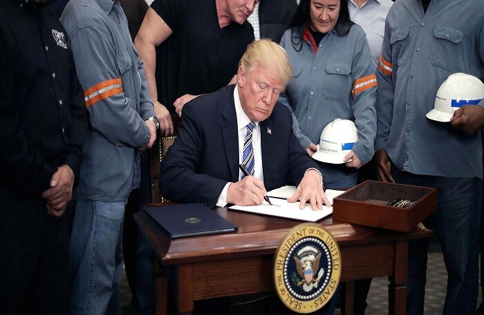 Tổng thống Donald Trump chính thức ký bản tuyên bố thuế nhập khẩu nhôm, thép