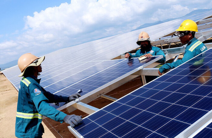 Gần 100 dự án điện mặt trời sắp vận hành thương mại, EVN 'kêu' khó