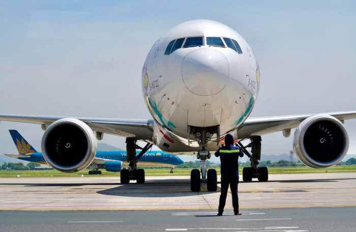 Báo động tình trạng phi công chạy quá tốc độ, lái máy bay 'đè vạch' tại sân bay Nội Bài