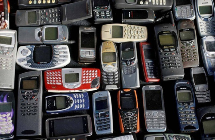 Tắt sóng 2G, hàng chục triệu điện thoại 'cục gạch' bỏ đi sẽ xử lý thế nào?