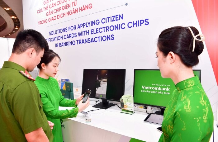 Vietcombank triển khai ứng dụng CCCD gắn chip trong các giao dịch ngân hàng
