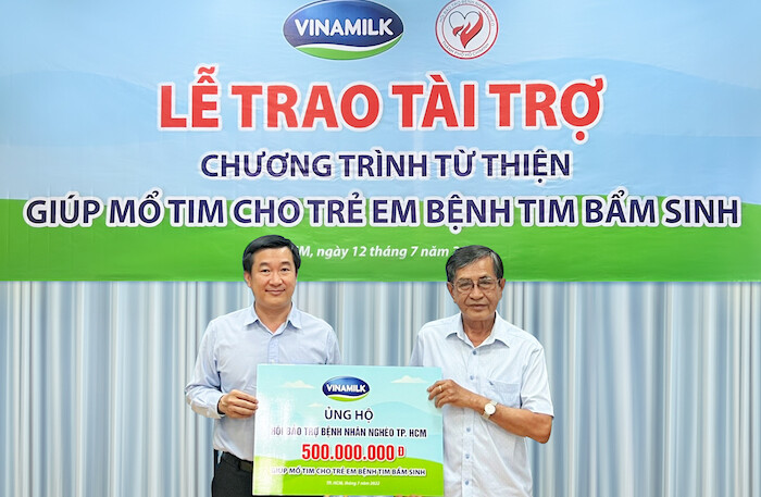 Vinamilk ủng hộ Hội bảo trợ bệnh nhân nghèo TP. HCM 500 triệu đồng