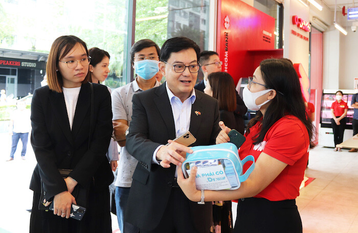 Phó thủ tướng Singapore thăm cửa hàng WIN của Tập đoàn Masan