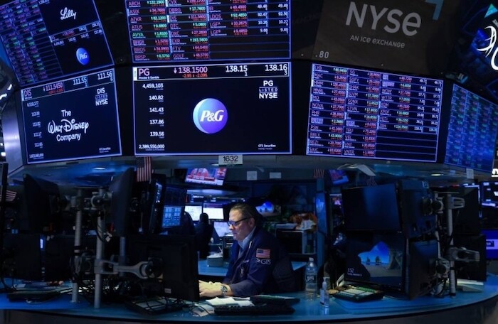 Chứng khoán Mỹ lại chìm trong sắc đỏ, Dow Jones mất hơn 300 điểm