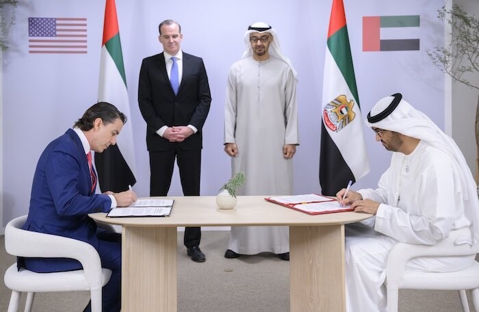 Mỹ ký hiệp ước 100 tỷ USD với UAE để tạo ra năng lượng sạch