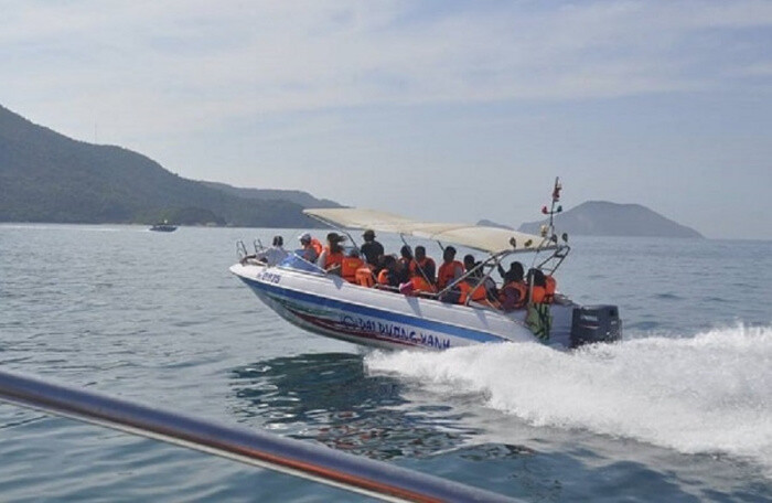 Chìm ca nô chở người ngoài biển Cửa Đại: 13 người được xác định tử vong