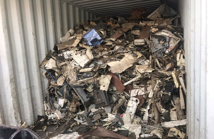 25 container rác phế liệu 'ngang nhiên' cập cảng Cát Lái