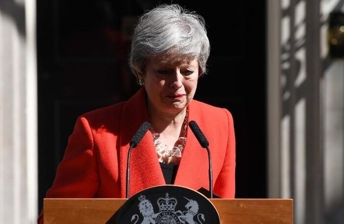 Nội bộ Anh phản ứng ra sao sau thông báo từ chức của Thủ tướng Theresa May?