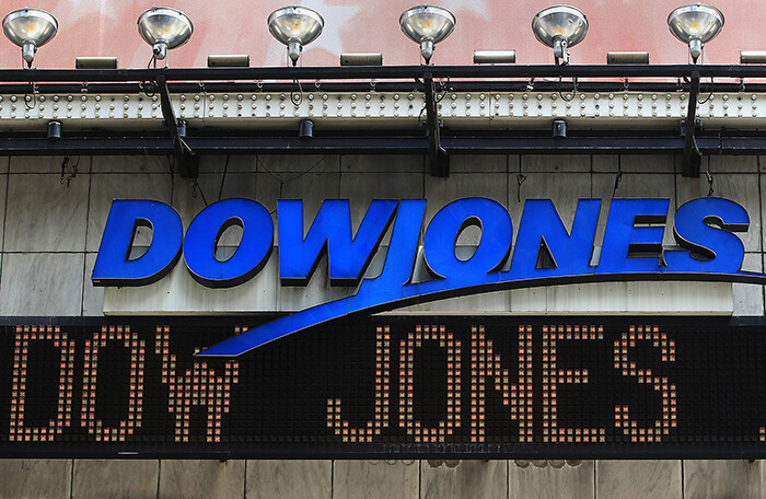Khởi đầu quý mới tích cực, Dow Jones tăng gần 800 điểm