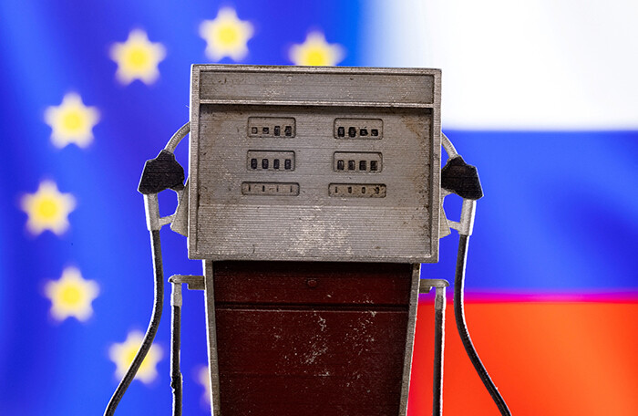 EU đạt thỏa thuận áp giá trần với dầu Nga, giá dầu bật tăng