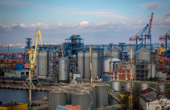 Tình hình Ukraine biến động xấu khiến giá dầu nhảy vọt, chứng khoán trượt dốc