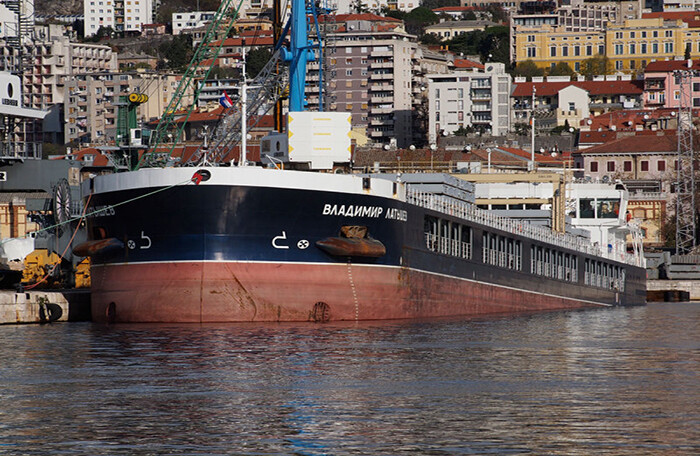 Giam loạt tàu hàng Nga để trừng phạt, Pháp tốn bộn tiền bảo trì
