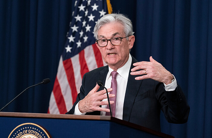 Vừa tạm dừng tăng lãi suất, Fed lập tức cảnh báo về 2 lần hành động mạnh tay sắp tới
