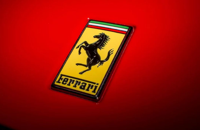 Đơn đặt hàng xếp dài, cổ phiếu Ferrari 'phi nước đại'