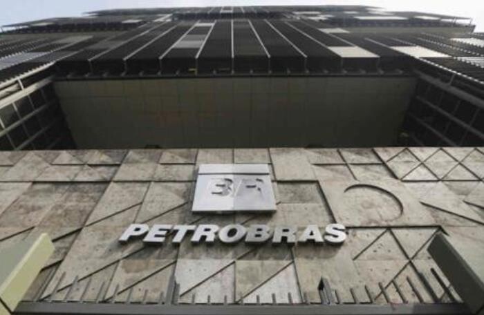 Petrobas bán 8 nhà máy lọc dầu có tổng công suất 1,1 triệu thùng/ngày