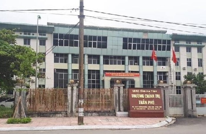 Đăng Facebook sai sự thật, Phó bí thư Trường chính trị ở Hà Tĩnh mất chức