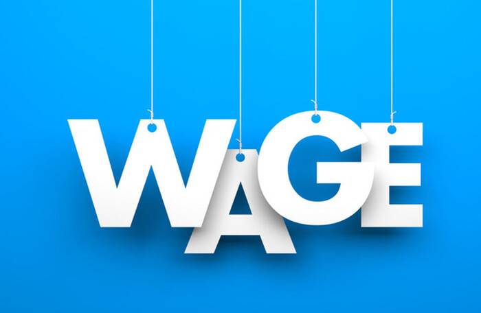 Tiền lương là gì? Phân biệt tiền lương và tiền công