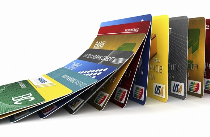 Dùng thẻ tín dụng: Cách tính lãi suất và phí phạt khi chậm thanh toán