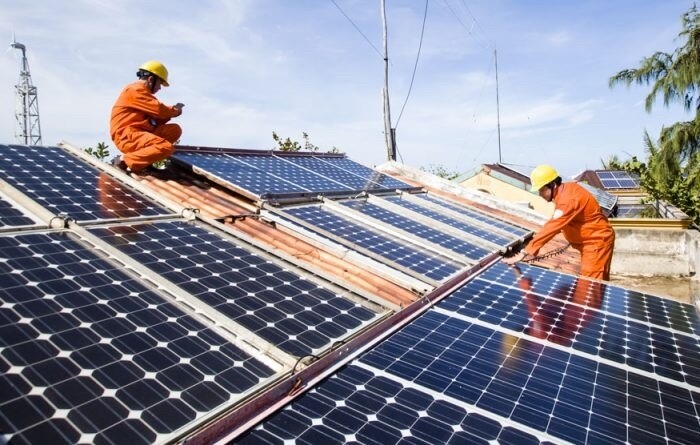 Điện mặt trời mái nhà tự dùng: Khuyến khích nhưng thiếu cơ chế, sẵn tiền vẫn khó đầu tư