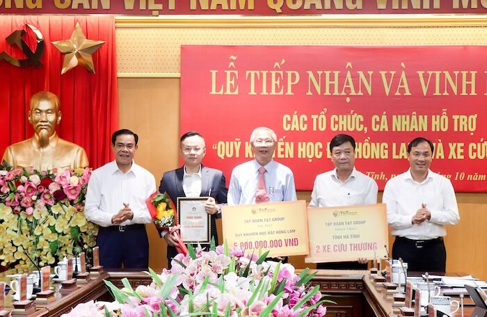 T&T Group hỗ trợ 5 tỷ đồng cho học sinh nghèo Hà Tĩnh vào đại học