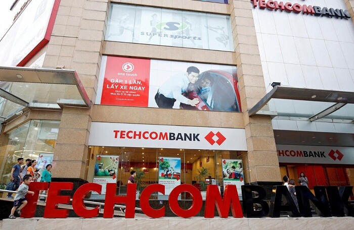 Techcombank chính thức lên sàn, trở thành á quân ngành ngân hàng về giá trị vốn hóa