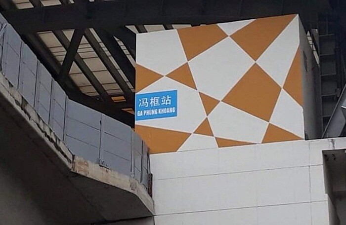 Biển báo chữ Trung Quốc ở đường sắt Cát Linh – Hà Đông là 'do đơn vị thi công tự gắn'