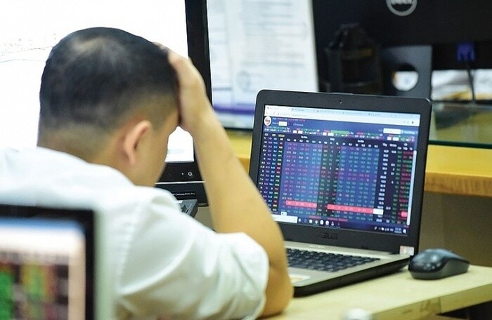 Cổ phiếu ngân hàng và bán lẻ 'suy sụp', VN-Index giảm gần 14 điểm