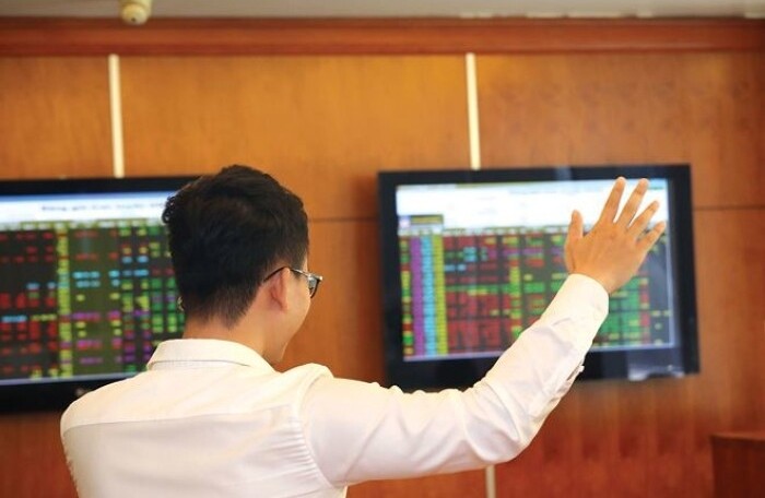 VN-Index tăng gần 9 điểm, nhiều cổ phiếu 'về bờ' sau cú sốc Covid-19