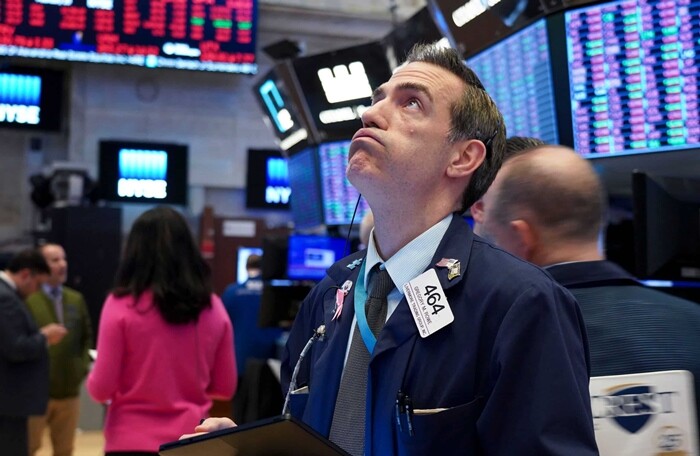 Dow Jones giảm sốc hơn 1.800 điểm khi nỗi lo tái bùng phát Covid-19 dâng cao