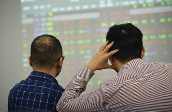 Cổ phiếu ngân hàng 'đối đầu' cổ phiếu bán lẻ trong ngày VN-Index giảm nhẹ