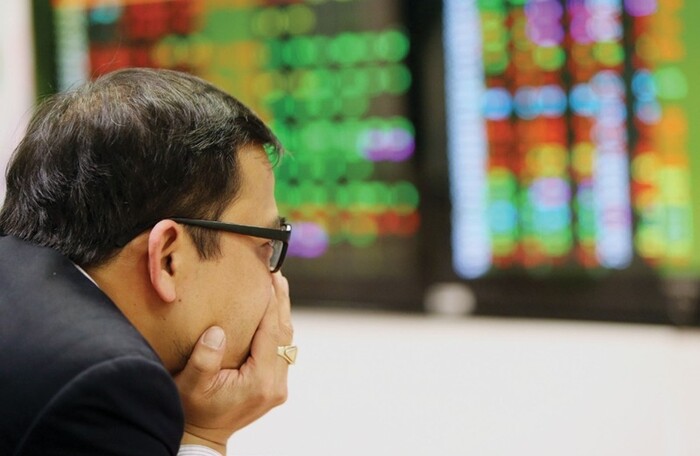 Nhiều cổ phiếu lớn giảm kịch sàn, VN-Index 'bốc hơi' hơn 40 điểm