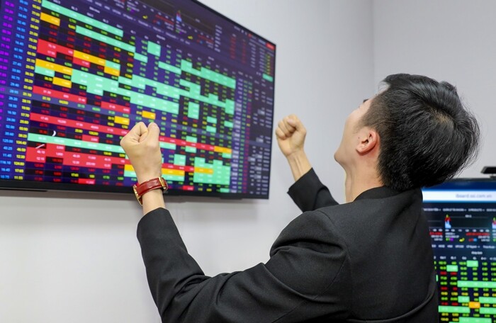 Cổ phiếu tài chính đồng loạt lên kịch trần, VN-Index tăng vọt gần 35 điểm