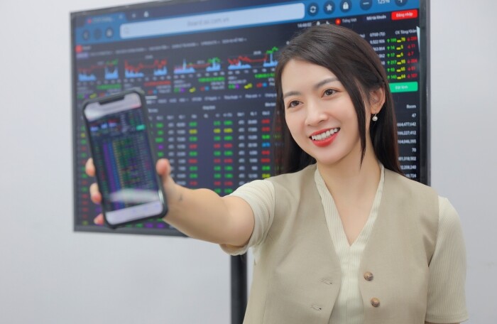 VN-Index vượt xa mốc 1.100 điểm, cổ phiếu chứng khoán thăng hoa