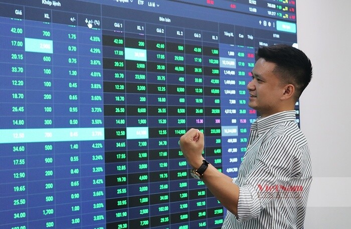 'Cổ phiếu vua' tăng sốc, VN30-Index áp sát mốc 1.200 điểm