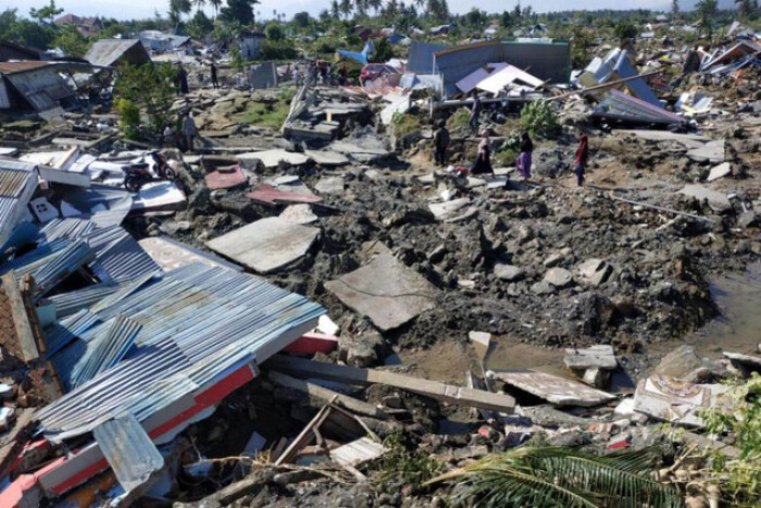 1.200 người thiệt mạng vì động đất/sóng thần, Indonesia chôn cất tập thể các nạn nhân