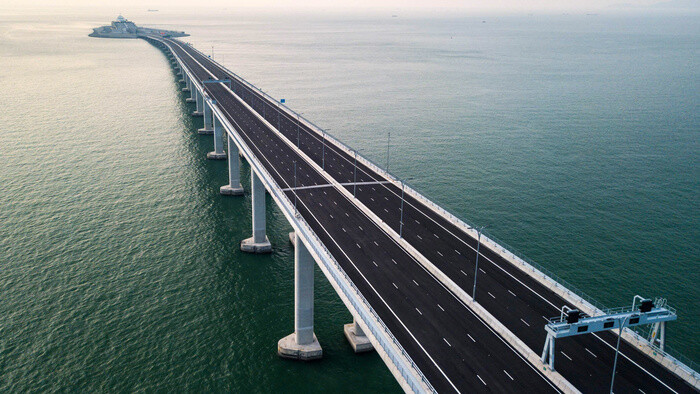 Trung Quốc khánh thành cầu vượt biển dài nhất thế giới: Kẻ mừng, người lo