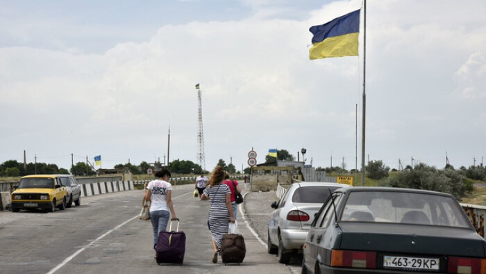 Ukraine cấm người nước ngoài đến Crimea sau cuộc đụng độ trên biển với Nga