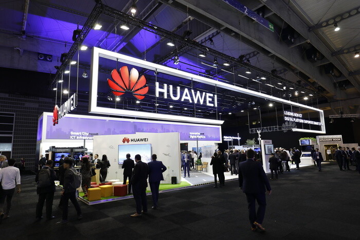 ‘Cái sảy nảy cái ung’, làn sóng tẩy chay Huawei lan rộng khắp thế giới
