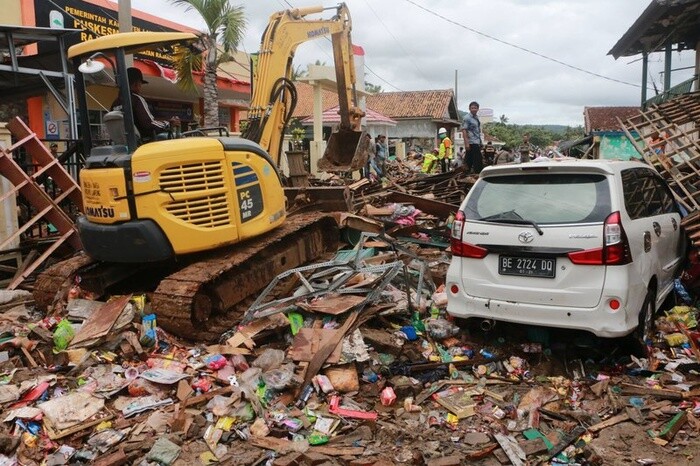 Sóng thần Indonesia: Gần 1300 người thương vong, nguy cơ một đợt sóng mới ập tới