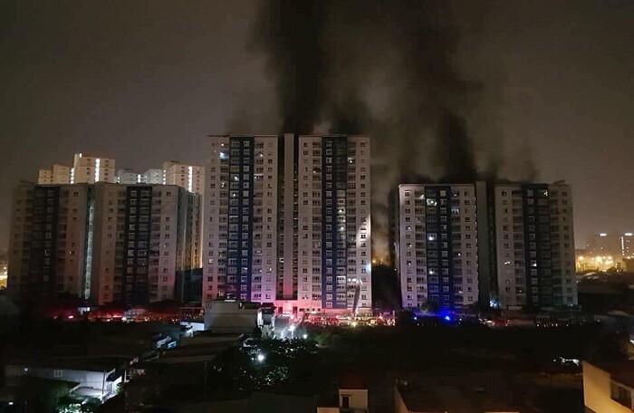Toàn cảnh đám cháy chung cư Carina ở Sài Gòn qua ảnh