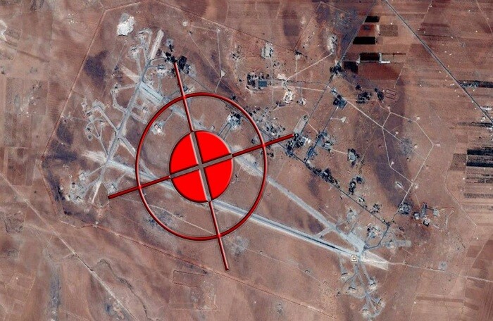 10 tên lửa 'vô chủ' tấn công căn cứ không quân Syria