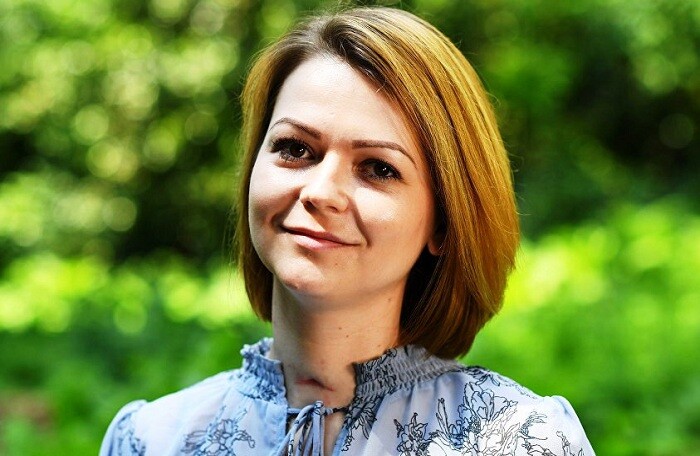 Con gái cựu điệp viên lộ diện, Nga-Anh lại 'dậy sóng'