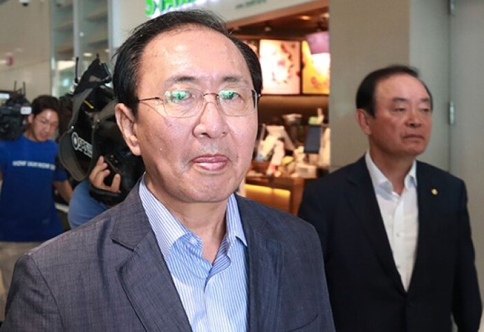 Bị cáo buộc nhận hối lộ, Nghị sĩ Hàn Quốc nhảy lầu tự vẫn