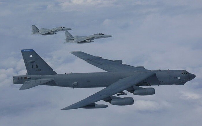 Mỹ liên tục điều B-52 bay qua Biển Đông, Trung Quốc ‘giận tím mặt’
