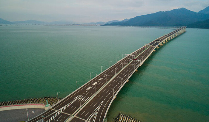 Kỹ thuật viên Trung Quốc làm giả kết quả kiểm tra cầu vượt biển dài nhất thế giới