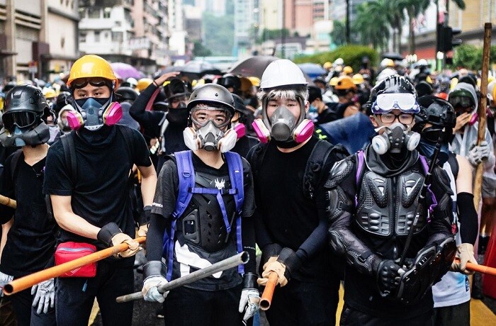 Hong Kong bắt hơn 100 người biểu tình quá khích sau lệnh cấm che mặt