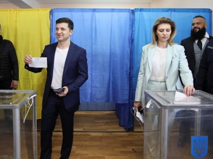 Tân Tổng thống Ukraine bị điều tra vì vi phạm luật bầu cử