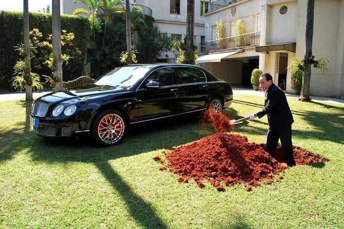 Tỷ phú Brazil chôn siêu xe Bentley gần 500.000 USD và thông điệp bất ngờ