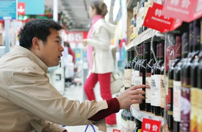 Căng thẳng leo thang, Trung Quốc áp thuế ‘hủy diệt’ với rượu vang Australia